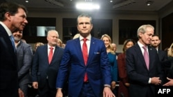 Pete Hegseth, o nomeado do Presidente eleito dos EUA, Donald Trump, para Secretário da Defesa, na sua audiência de confirmação perante a Comissão de Serviços Armados do Senado, no Capitólio, a 14 de janeiro de 2025, em Washington, DC.