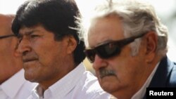 Los presidentes de Bolivia,Evo Morales, y de Uruguay, José Mujíca, avalaron las decisiones políticas de Venezuela ante la ausencia de Chávez. 