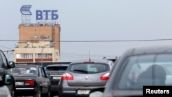 Tanda Bank VTB di Moskow. 