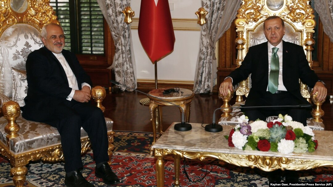 Presiden Turki, Recep Tayyip Erdogan (kanan) menerima Menlu Iran Mohammad Javad Zarif (foto: dok). 