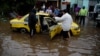 Scène d'inondation causée par la tempête tropicale Amanda dans le quartier El Modelo à San Salvador, le 31 mai 2020. (Reuters)