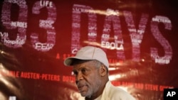 L'acteur Danny Glover arrive lors d'une conférence de presse sur le film 93 days à Lagos, Nigeria, le 10 septembre 2015.