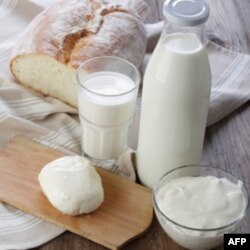 Zagovornici zdrave hrane istiću da se pasterizacijom smanjuje broj bakterija u mleku
