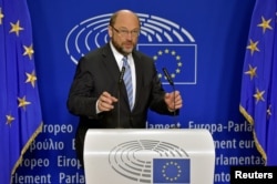 ທ່ານ Martin Schulz ປະທານຂອງສະພາອີຢູ ກ່າວຖະແຫລງ ຫຼັງຈາກກອງປະຊຸມ ບັນດາປະທານຂອງສະຖາບັນຕ່າງໆ ຢູ່ສະພາຢູໂຣບ ໃນນະຄອນຫຼວງບຣັສເຊີລສ໌ ຂອງປະເທດແບລຈຽມ, ວັນທີ 24 ມິຖຸນາ 2016.