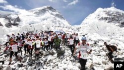 Kelompok pendaki di basis kamp Gunung Everest di Khumbu, Nepal. (Foto: Dok)