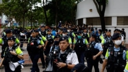 香港警方2024年5月30日在對泛民主派人士作出宣判的香港法院周圍戒備。 （路透社）