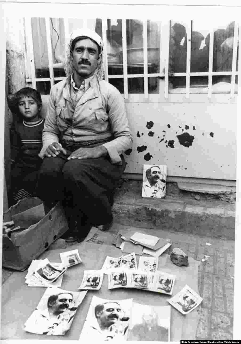  Mahabad Fall 1979 &nbsp;selling images of Kurdish leaders on the street Chris Kutschera Photos