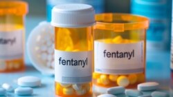 资料照片：装在塑料药盒里的芬太尼处方药片。