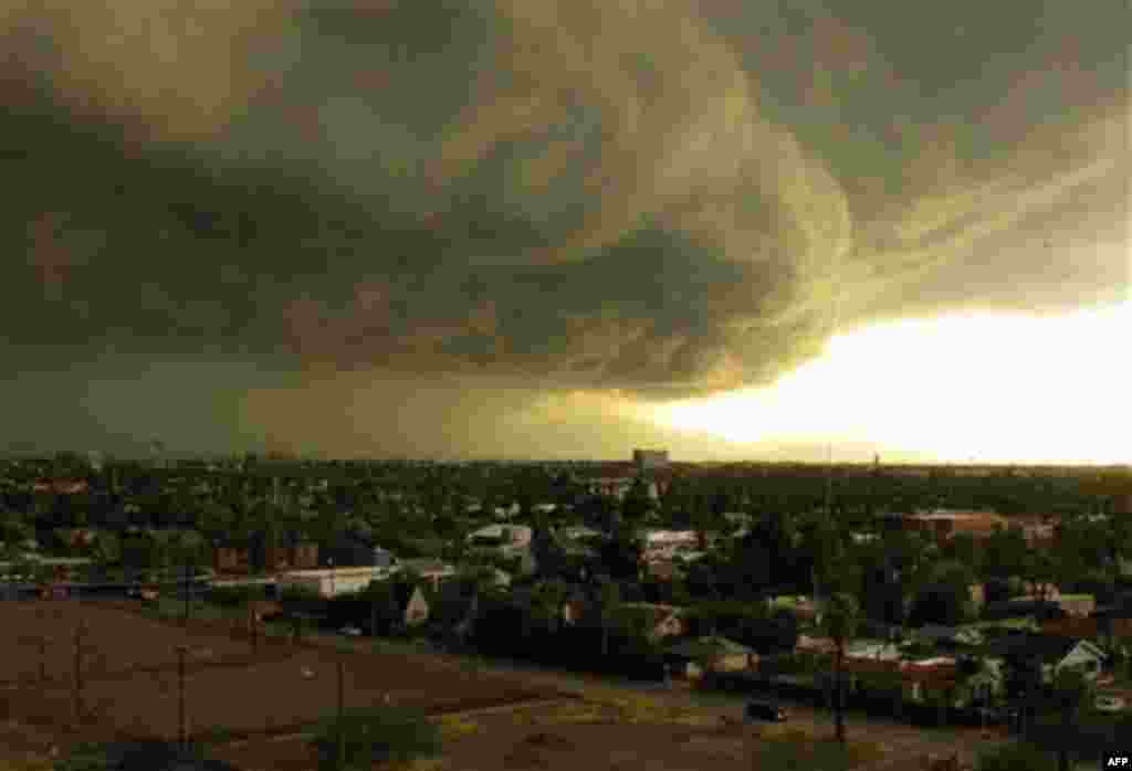 Storm clouds carrying heavy rain move across downtown Phoenix, Tuesday afternoon, Oct. 5, 2010. A series of powerful thunderstorms hit the area with high winds, hail and heavy rain. (AP Photo/Tom Stathis)