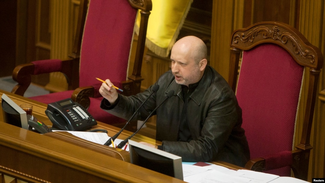 Chủ tịch Quốc hội Olesandr Turchynov được đưa lên làm tổng thống lâm thời trong một cuộc biểu quyết của quốc hội
