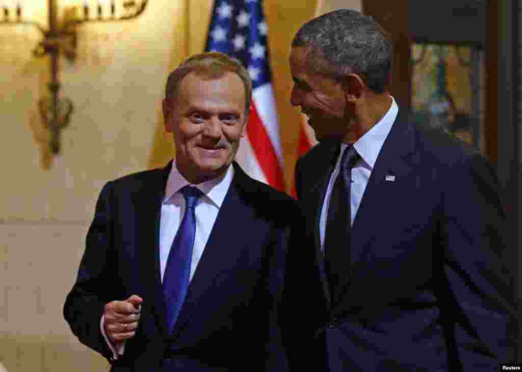 U.S. President Barack Obama is welcomed by Polish Prime Minister Donald Tusk in Warsaw, June 3, 2014. 