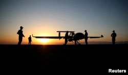 Foto drone dalam latihan militer di lokasi yang tidak disebutkan di Iran yang didapat pada 24 Agustus 2022. (Iranian Army/West Asia News Agency/via Reuters)