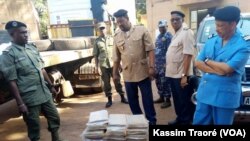 A Bamako, la police a saisi 196 kg de cannabis, le 7 novembre 2017. (VOA/Kassim Traoré)