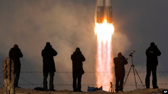 Un cohete Soyuz-FG impulsó la nave TMA-19M hacia la Estación Espacial Internacional desde el Centro Espacial de Baikonur, el martes 15 de diciembre de 2015.