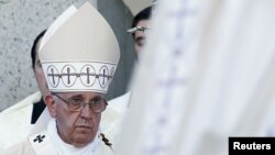 Papa Françesko Washington'daki ayinde