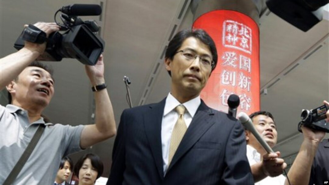 Direktur Divisi Asia Timur Laut di Kementerian Luar Negeri Jepang, Keiichi Ono, tiba di bandara Beijing untuk menghadiri pembicaraan dengan Korea Utara. (Foto: AP/Ng Han Guan)