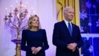 Tổng thống Hoa Kỳ Joe Biden và Đệ nhất phu nhân Jill Biden tại buổi tiệc mừng lễ Hanukkah tại Phòng phía Đông của Nhà Trắng ở Washington, DC vào ngày 16/12/2024.