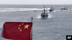 中国渔船在南中国海海南附近(2012年7月20日资料照片)
