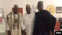 Gwamnan Kano Abdullahi Ganduje tare da Shugaban Sashen Hausa na Muryar Amurka, Aliyu Mustapha Sokoto.