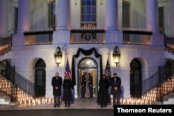 مراسم ادای احترام به قربانیان ویروس کرونا در آمریکا در کاخ سفید