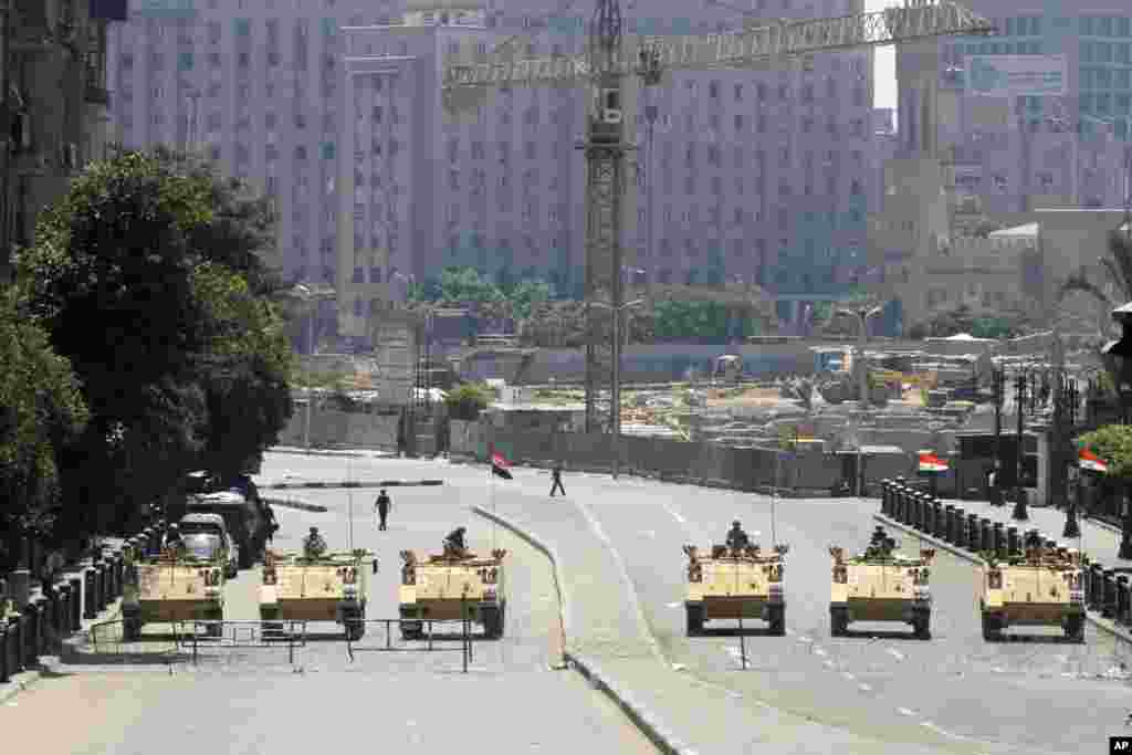 Egyptian army soldiers in armored vehicles block Tahrir Square in Cairo, August 23, 2013. 