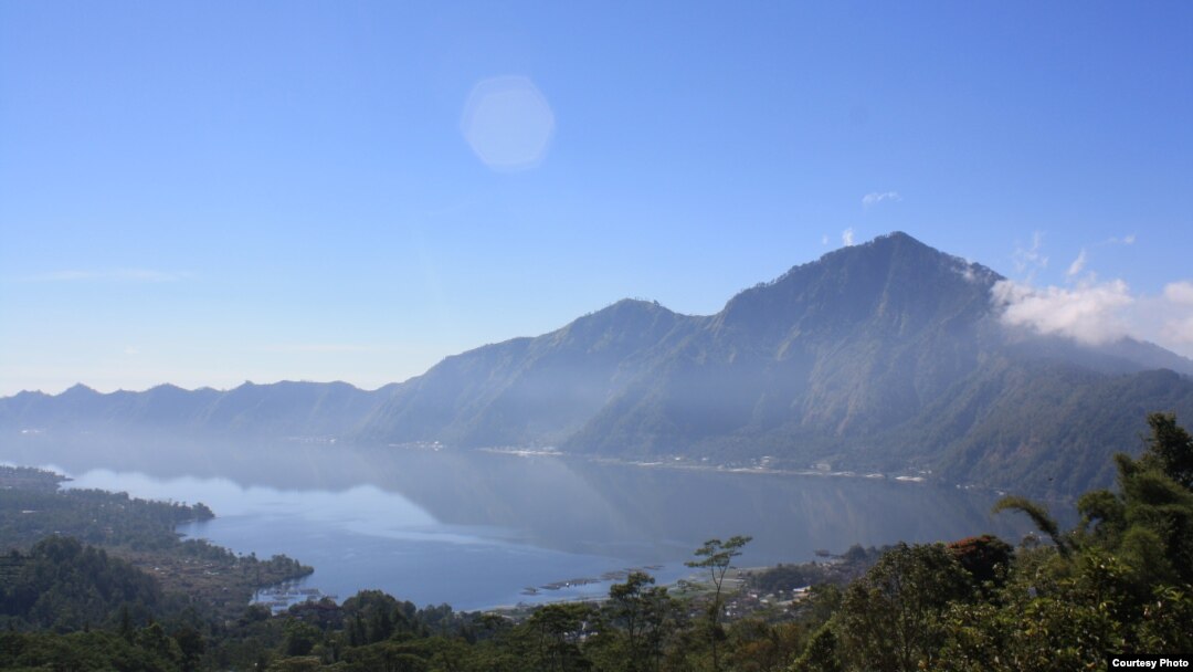 Gunung Batur di Bali. Bali masih menjadi tempat yang paling banyak dikunjungi wisatawan asing di Indonesia. (Foto: Dok)