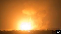 Một vụ nổ do các cuộc không kích của Israel vào thành phố Gaza gây ra vào sáng sớm ngày thứ Năm 9/8/2018. 