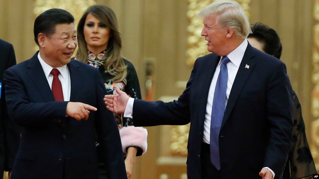 El presidente Trump, derecha, también conversó con su homólogo chino, Xi Jinping sobre asuntos de comercio.