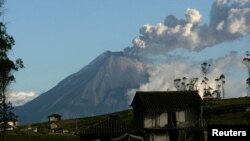 La nube de ceniza fue apreciadas a 350 kilómetros de distancia del edificio volcánico.