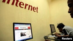 Los participantes en el estudio debieron completar una encuesta llamada “la escala de los problemas relacionados al Internet (IRP). que mide el nivel de problemas que una persona está teniendo debido al uso de Internet, en una escala de 0 a 200.