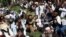 Afganistan, Kabul, Newly freed Taliban prisoners gather, Pul-i-Charkhi prison