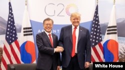 도널드 트럼프 미국 대통령과 문재인 한국 대통령이 30일 주요 20개국(G20) 정상회의가 열리는 아르헨티나 부에노스아이레스에서 회담했다.