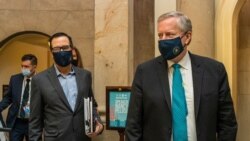 Beyaz Saray Genel Sekreteri Mark Meadows(sağda) ve Maliye Bakanı Steven Mnuchin Nancy Pelosi ile görüşme için Kongre'de