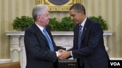 Prezidan Barack Obama, resevwa premye minis italyen an, Mario Monti nan La Mezon Blanch