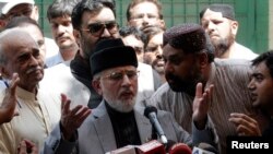 طاهراالقادری واېې چي پاکستان ته د انقلاب راوستلو په موخه د کاناډا څخه راغلي دی.