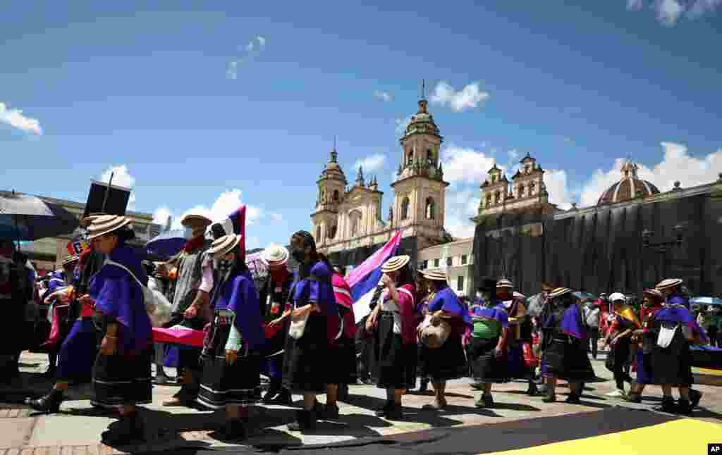 En el centro de Bogot&#225;, se presenci&#243; una danza ind&#237;gena Misak, en medio de las movilizaciones.