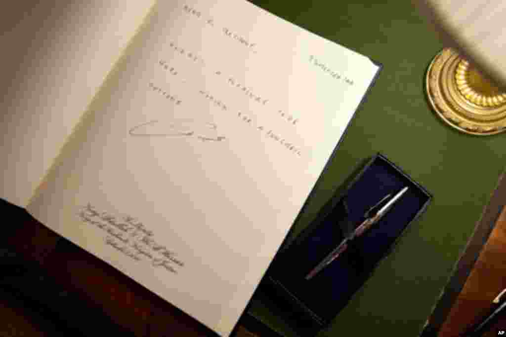 约旦国王阿卜杜拉在白宫来宾签名册上的留言(9月1日)