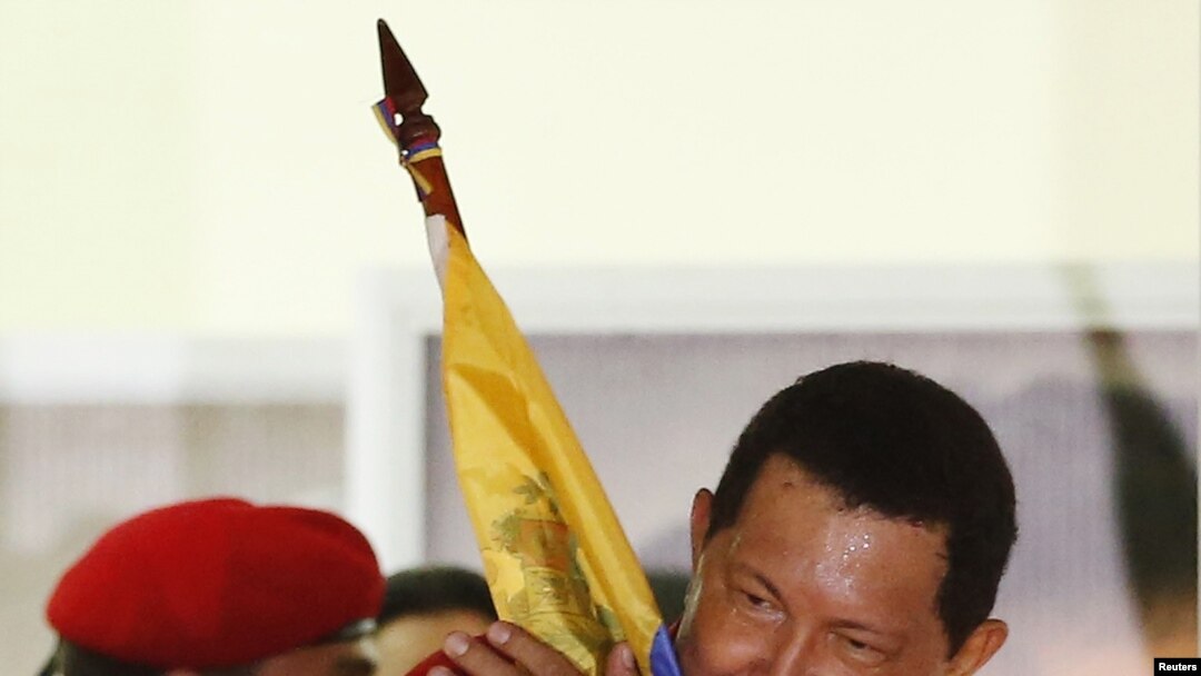 Presidente veneuzelano Hugo Chavez celebra vitoria eleitoral