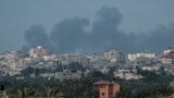 عکس آرشیوی از دود ناشی از بمباران غزه توسط ارتش اسرائیل
