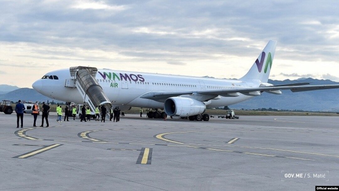 Avion koji je sa Barbadosa dovezao pomorce iz Crne Gore i regiona na aerodromu u Podgorici (Foto: gov.me)