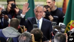 Marcelo Rebelo de Sousa waves to supporters after Portugal's presidential election, Jan. 24, 2016, in Lisbon. 