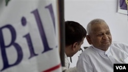 Aktivis India, Anna Hazare akan mengakhiri mogok makan di New Delhi hari Sabtu (9/4).