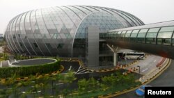 A general view shows the facade of Jewel, along with a walkway linking it to the various terminals in Changi Airport in Singapore, April 11, 2019. REUTERS/Feline Lim 