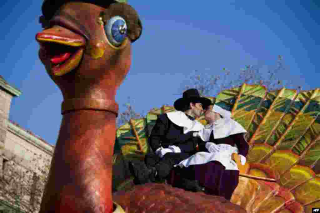 Gabriele Corcos and Debi Mazar ride a float in the Macy's Thanksgiving Day Parade in New York, Thursday, Nov. 24, 2011. (AP Photo/Charles Sykes)