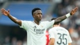 Vinicius Junior, pesepak bola klub Real Madrid, merayakan gol keempat selama kompetisi liga sepak bola Spanyol, La Liga, antara Real Madrid dan Osasuna di Stadion Santiago Bernabeu, di Madrid, Spanyol, 9 November 2024. (Foto: Jose Breton/AP Photo)