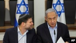 وزیر دارایی اسرائيل، بتسالل اسموتریچ، (چپ) در کنار بنیامین نتانیاهو، نخست وزیر.