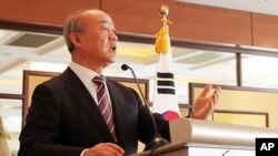중국을 방문 중인 류우익 한국 통일부 장관. 베이징 시 케리호텔에서 열린 교민 간담회 참석