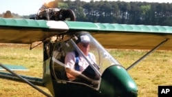 Ray Gefken in the tight cockpit of his ultralight, single-seat airplane. (Mary Saner/VOA)