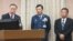台湾国防部长严明(左一)在立法院接受质询(美国之音张永泰 拍摄)