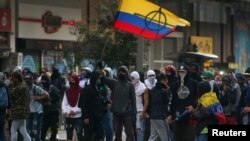 Los manifestantes participan en una protesta contra el gobierno del presidente de Colombia, Iván Duque, en Bogotá, Colombia, el 21 de enero de 2020.